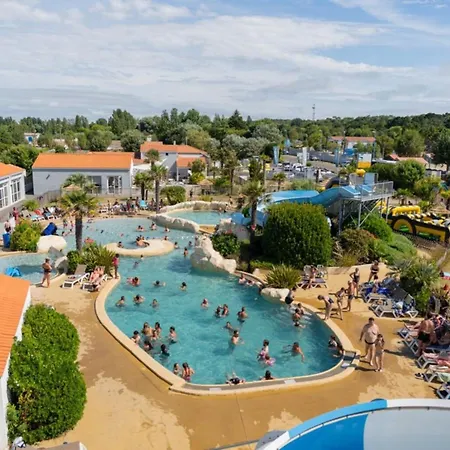Camping Mobil Climatise - 4 Pers. - Api-1-52-2285
